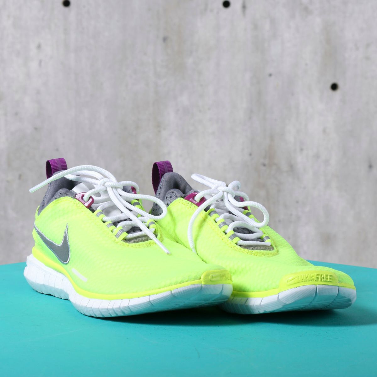 tenis nike feminino amarelo neon