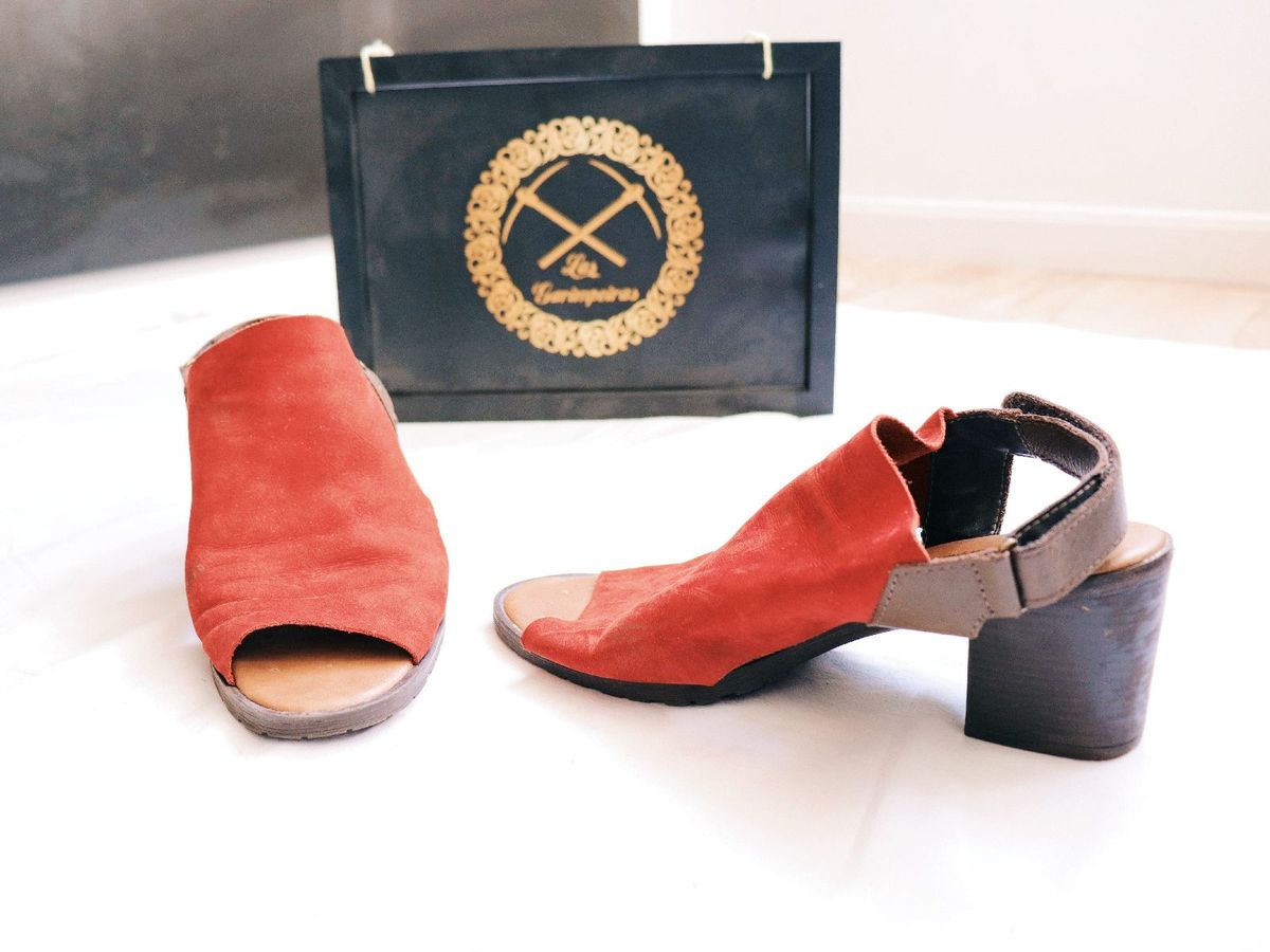 sandalia vermelha constance