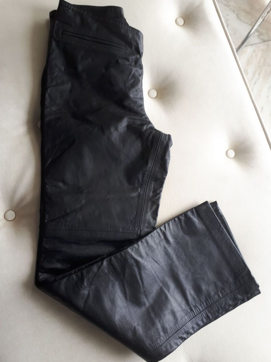 calça couro detalhe joelho