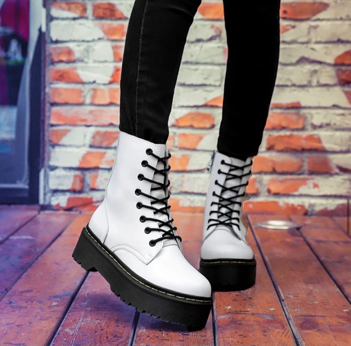 coturno dr martens plataforma