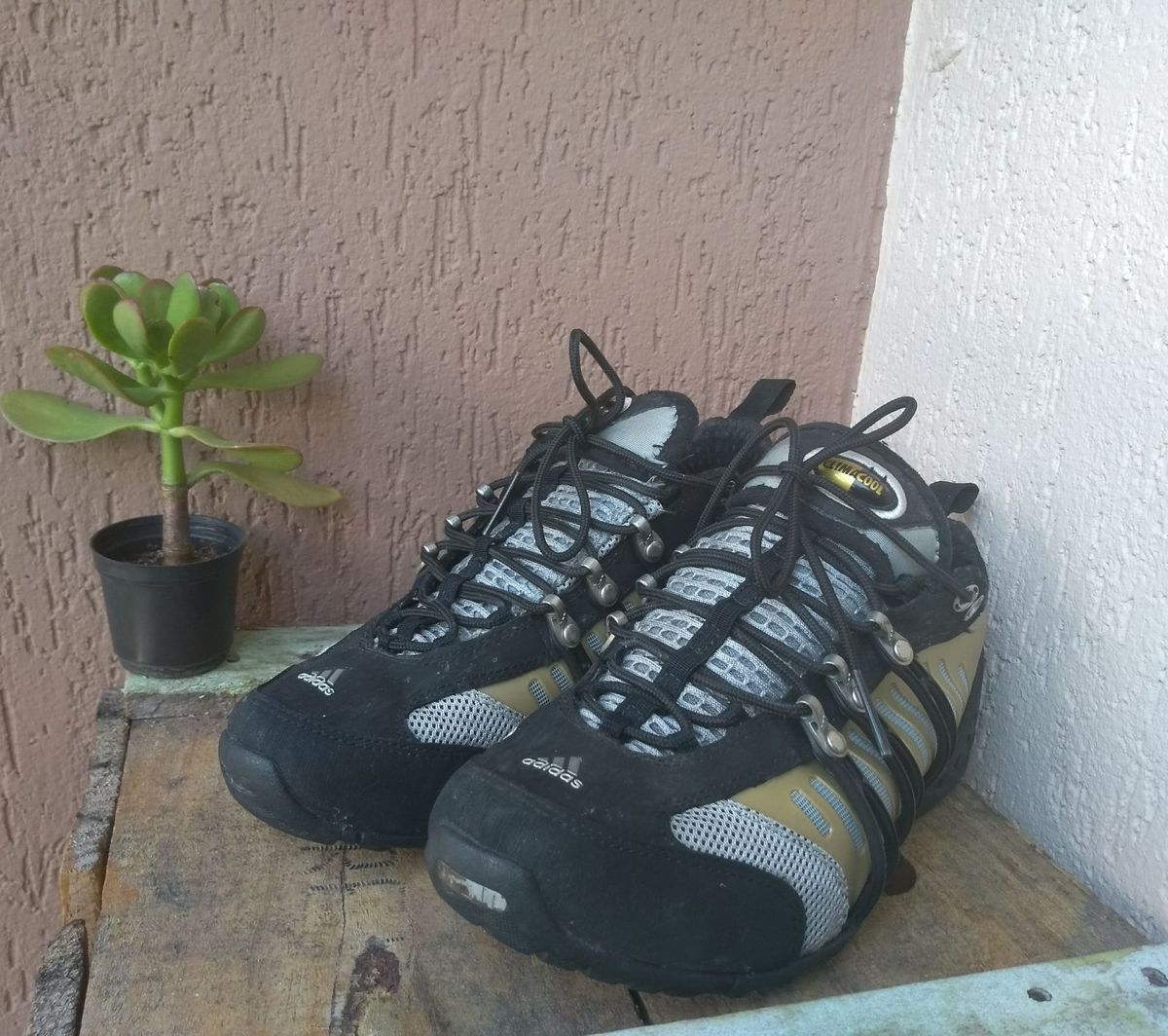 tenis adidas hellbender preto com rosa tenis adidas hellbender preto com rosa