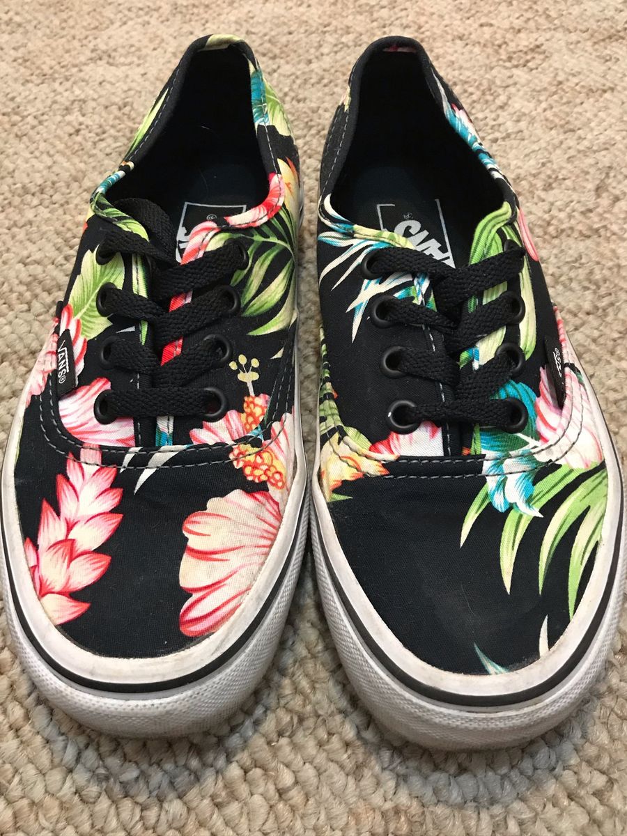 tenis vans preto com flor