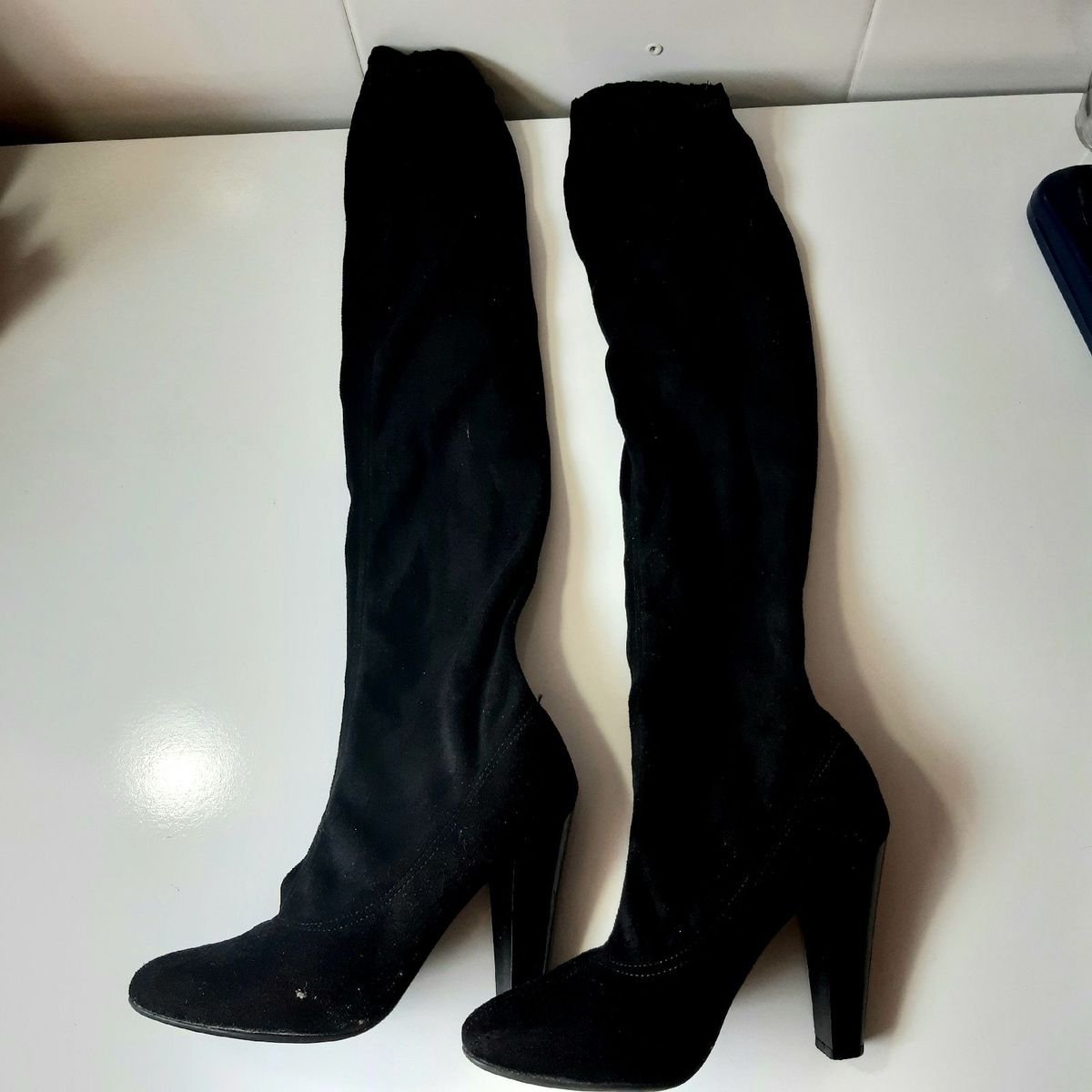 bota cano longo camurça preta