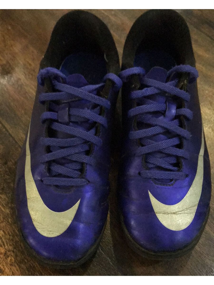 chuteira society número 35