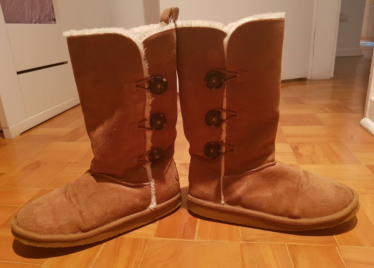 american eagle uggs