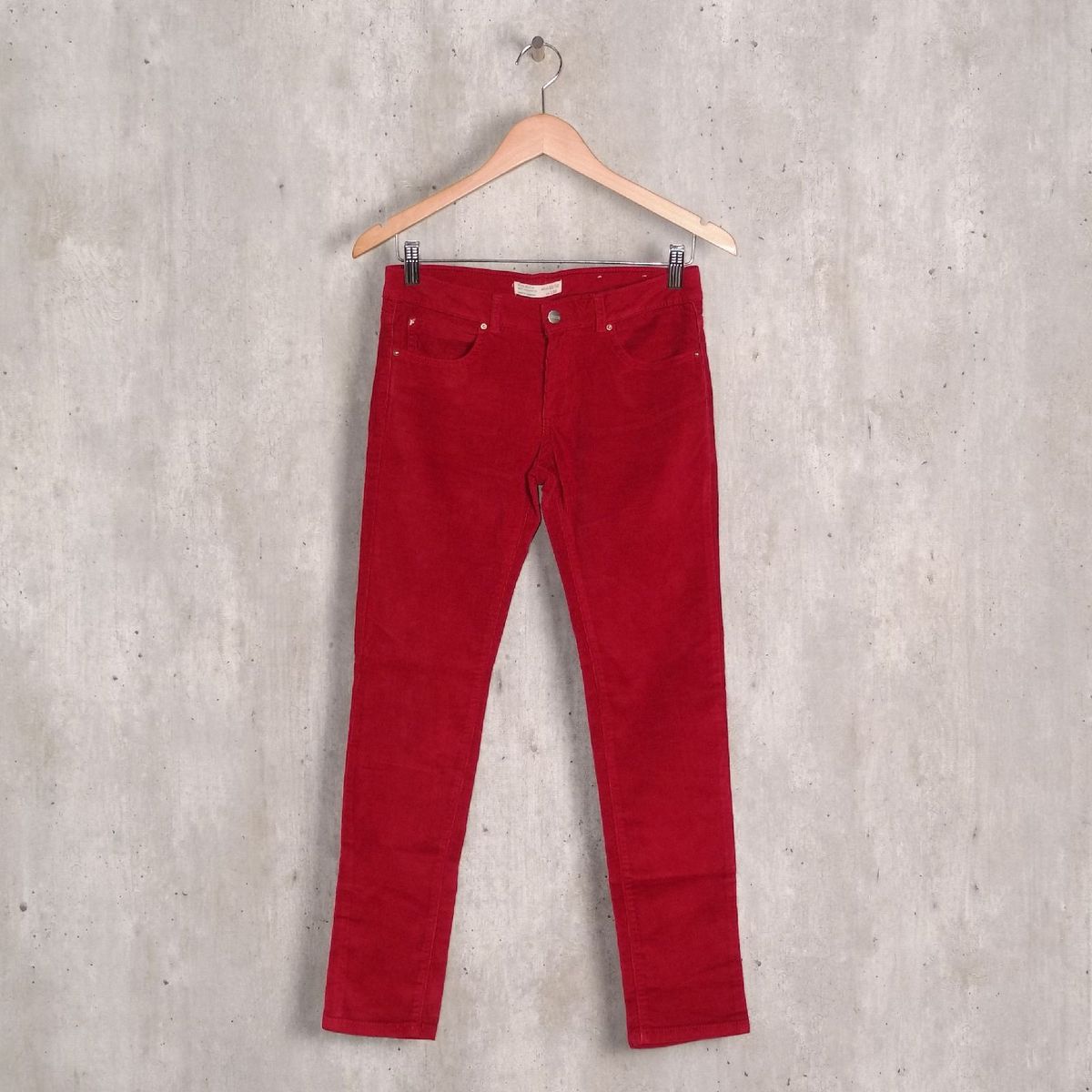 calça de veludo vermelha