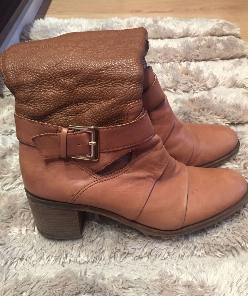 bota via uno salto baixo