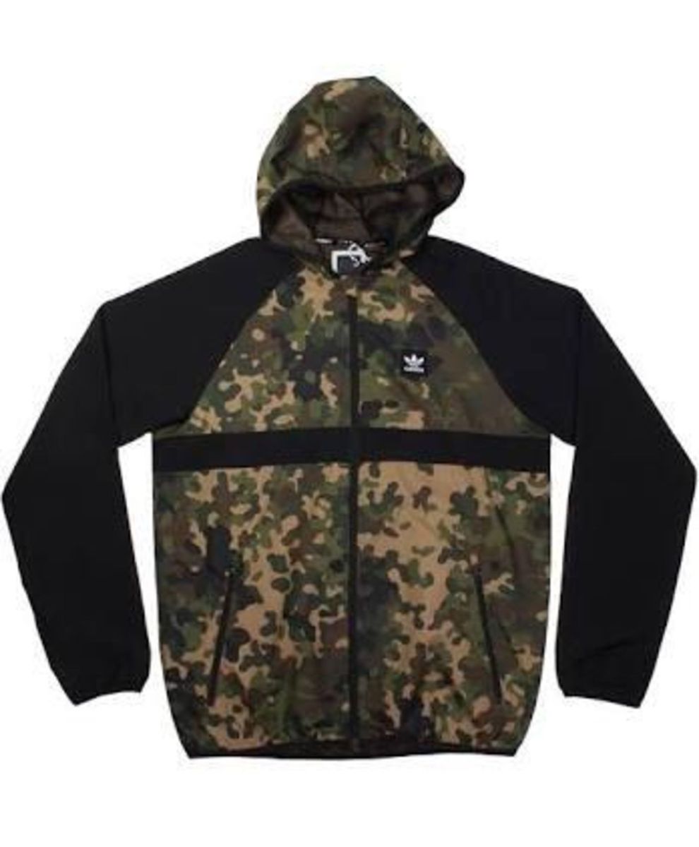 casaco camuflado adidas