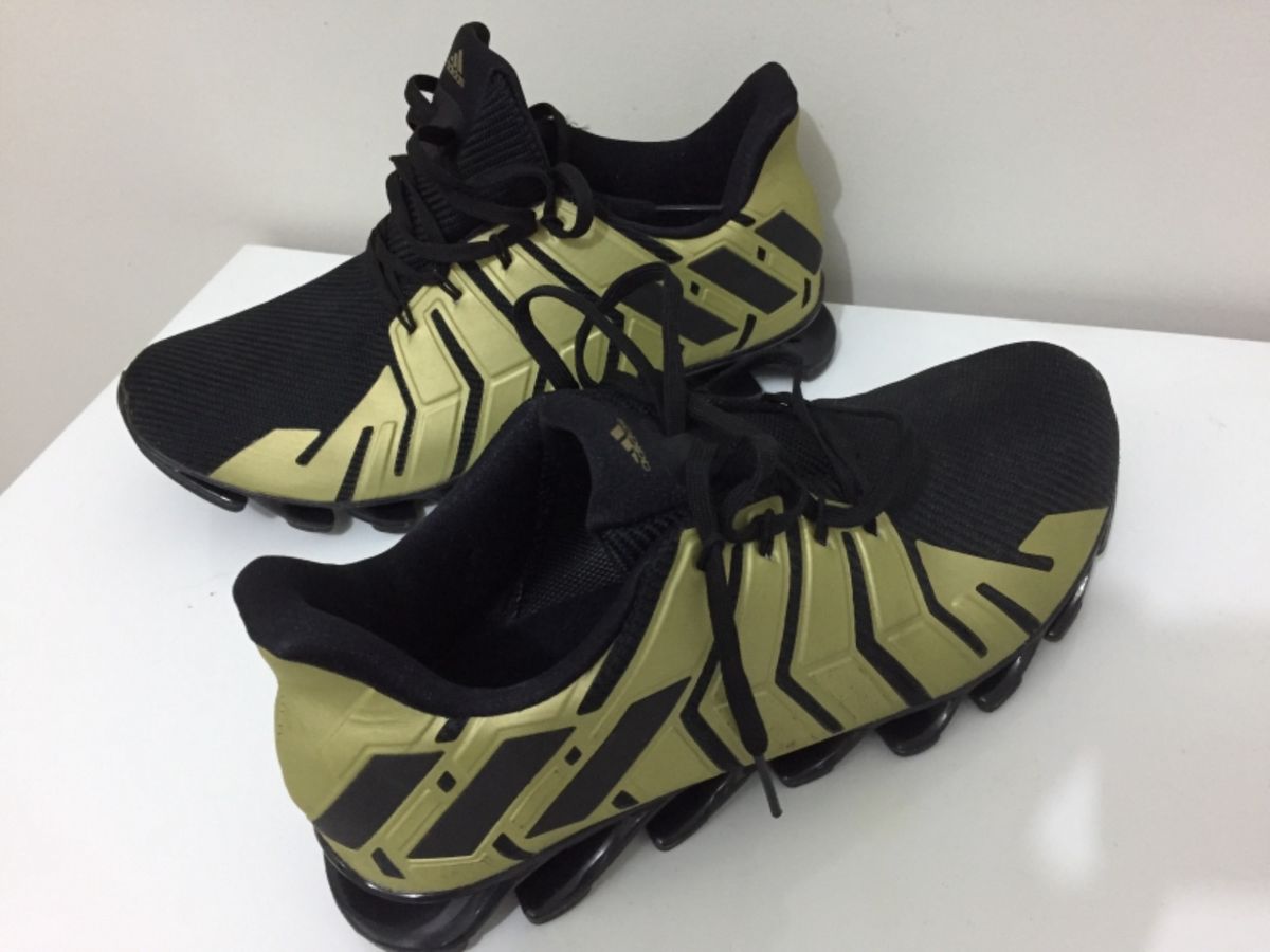springblade preto e dourado