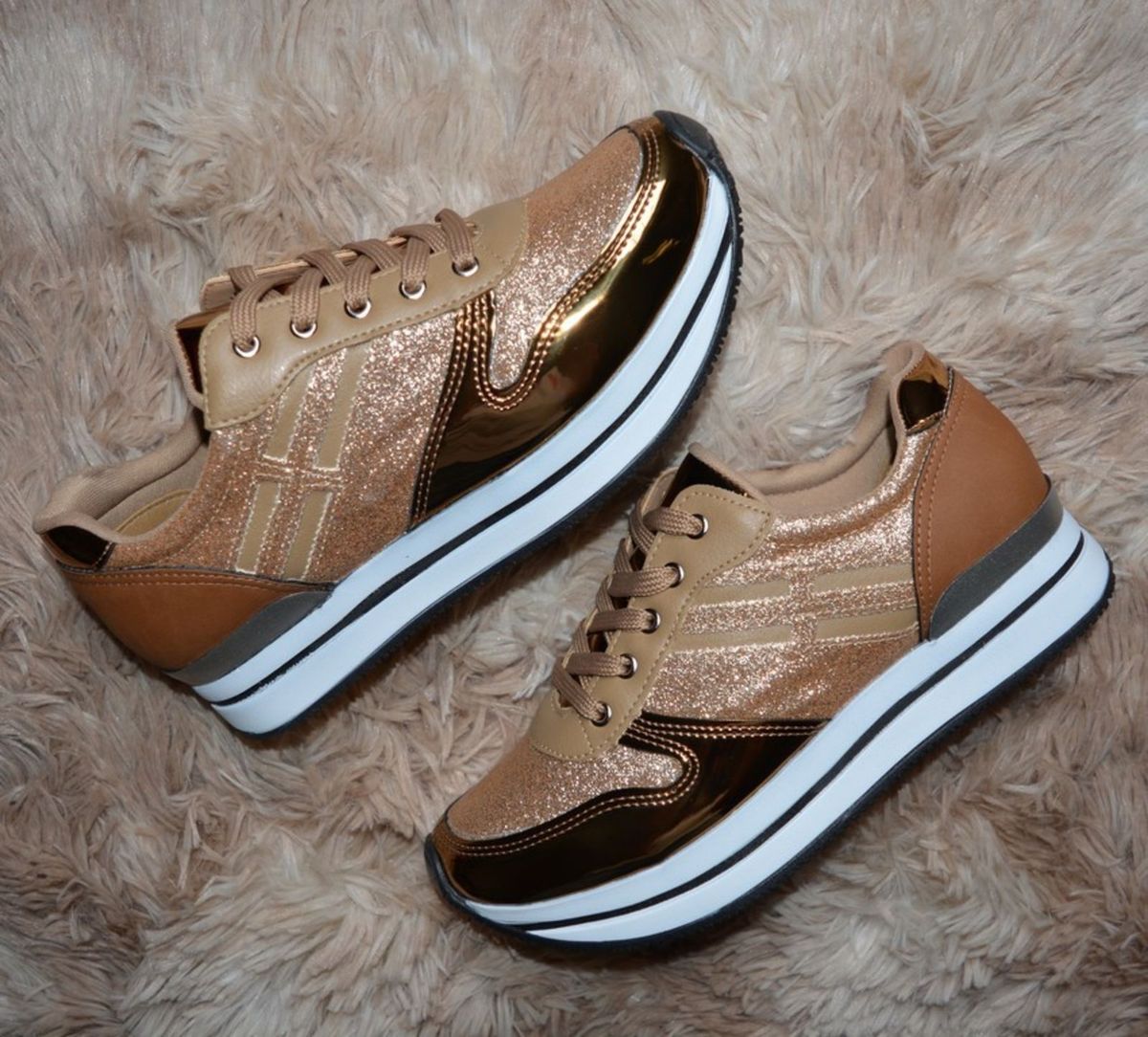 tenis via marte branco com dourado