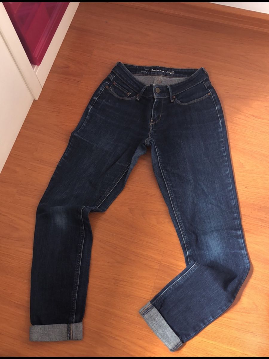 calça jeans escura feminina levis