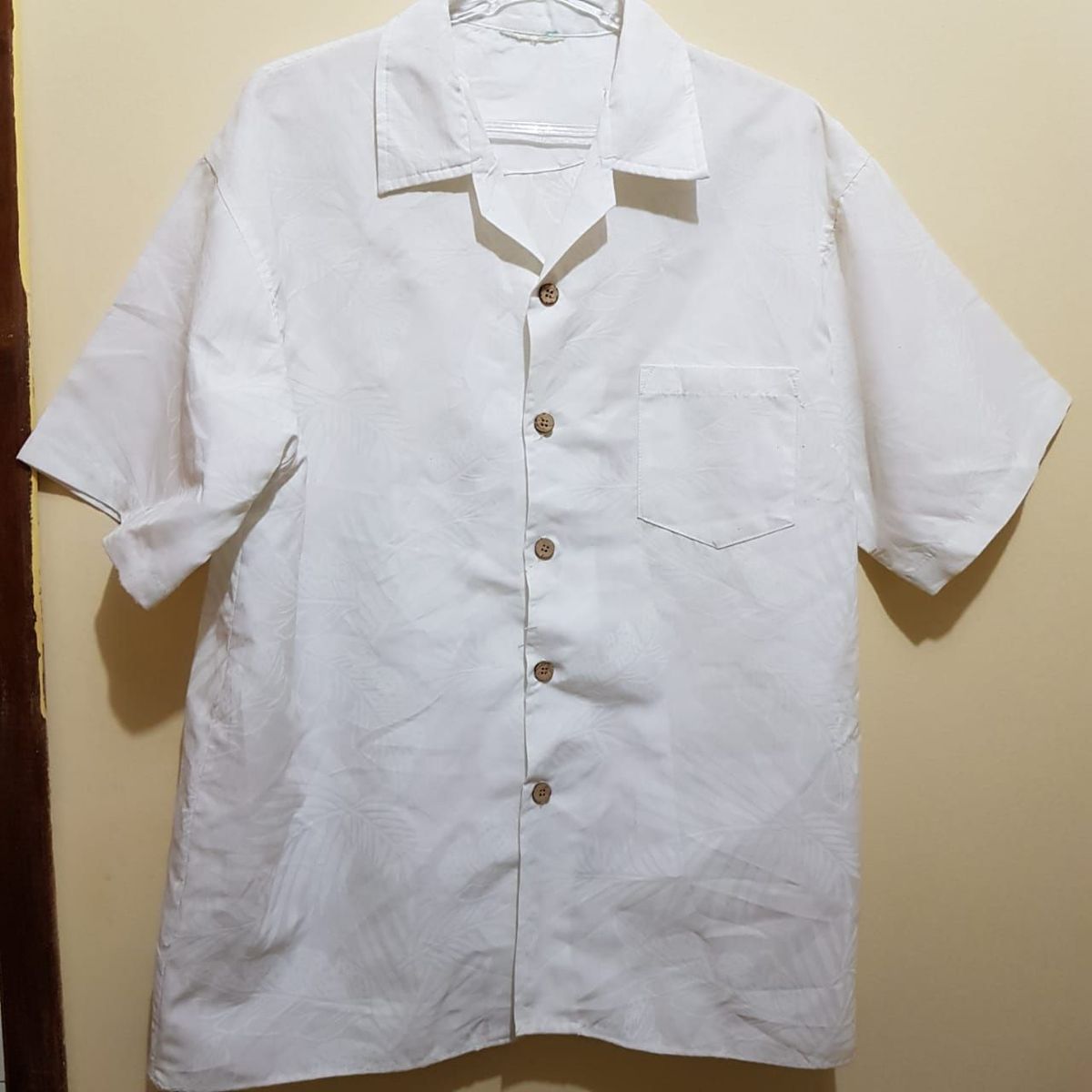 camisa de botão florida branca