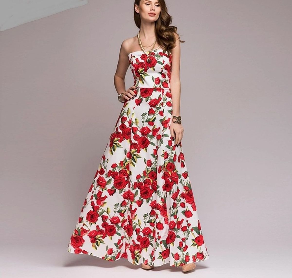 vestido com estampa de rosas vermelhas