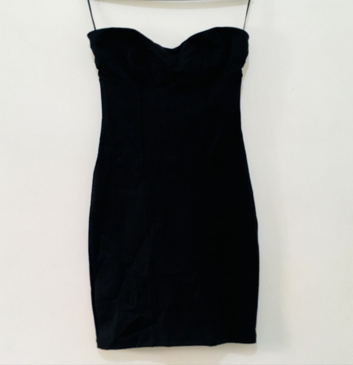 vestido curto preto justo