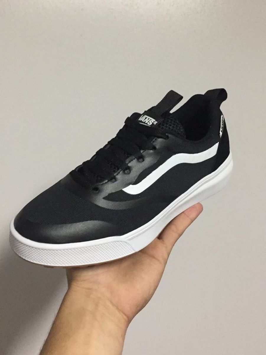 tenis vans preto e vermelho