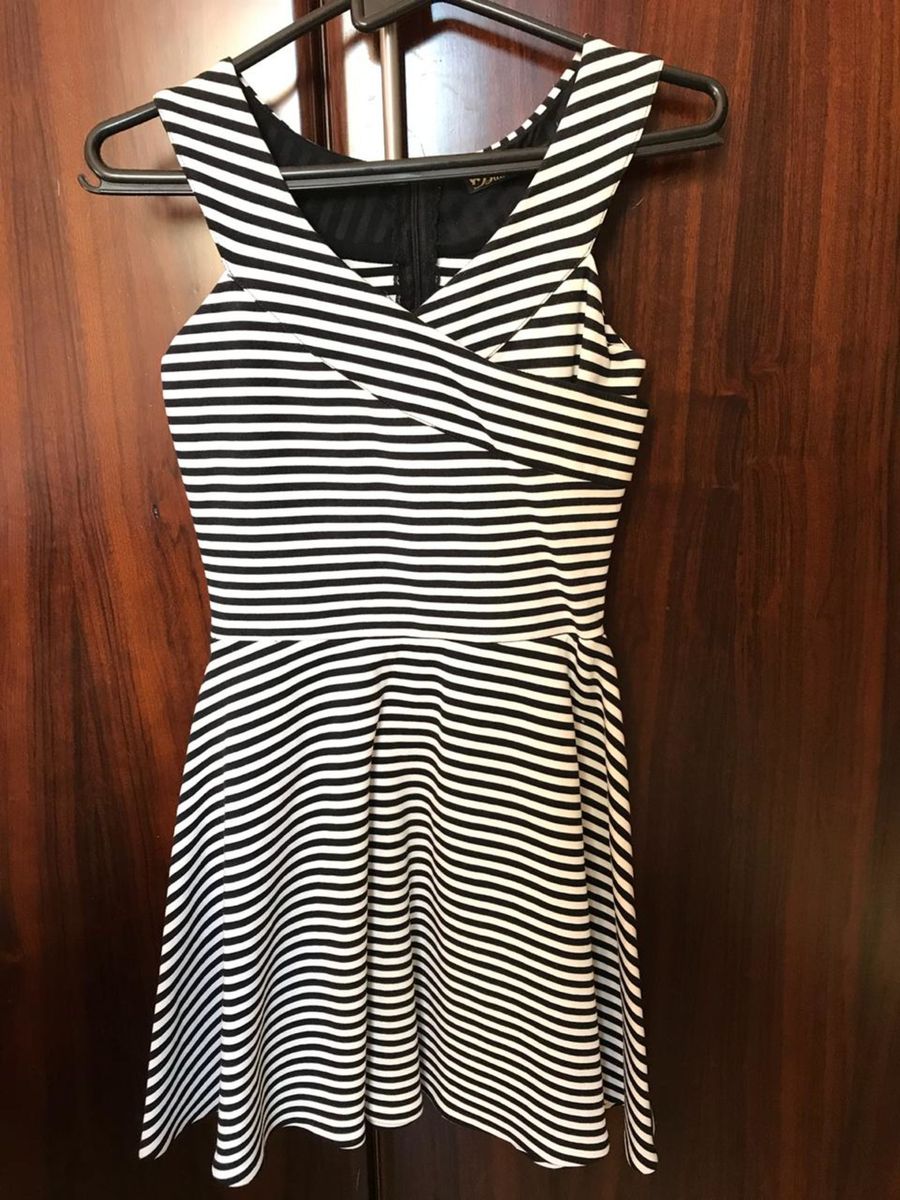 vestido listrado rodado