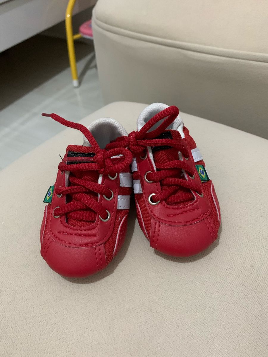 tenis vermelho bebe