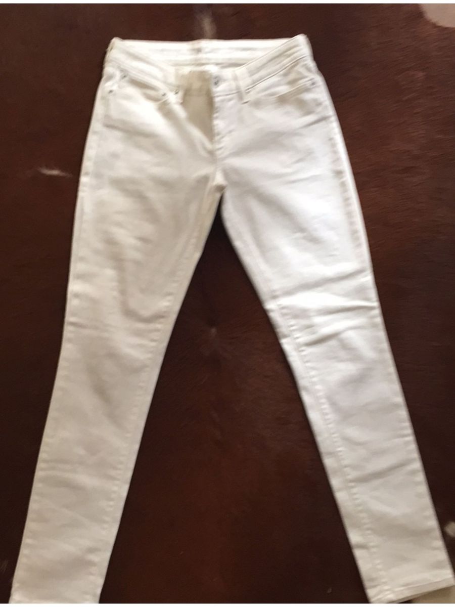 calça levis branca feminina
