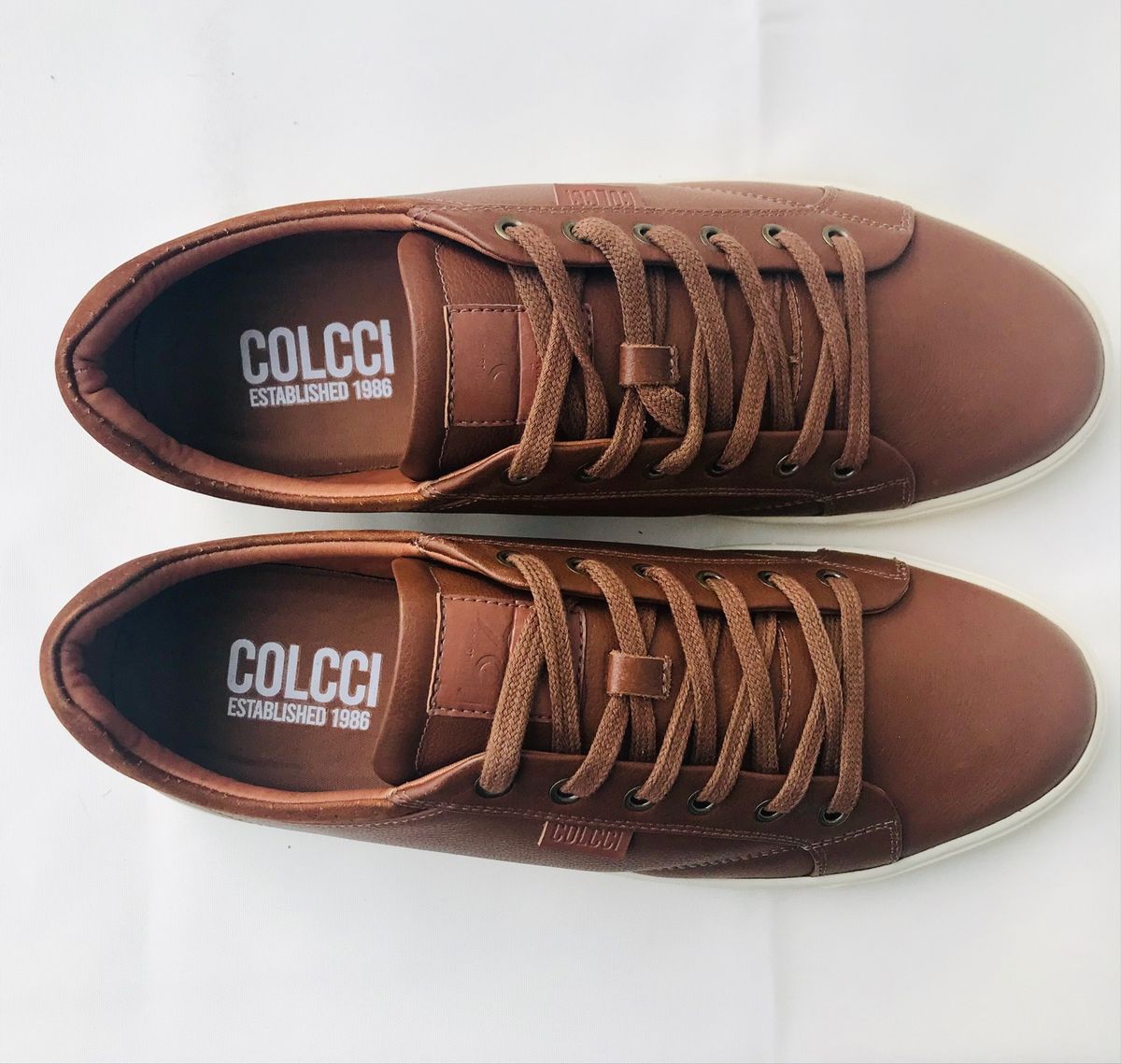 tenis casual masculino colcci