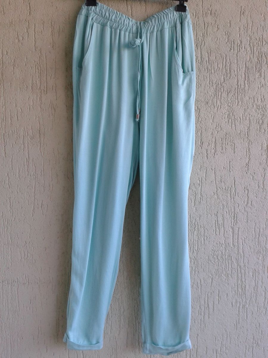 calça com bolso lateral feminina