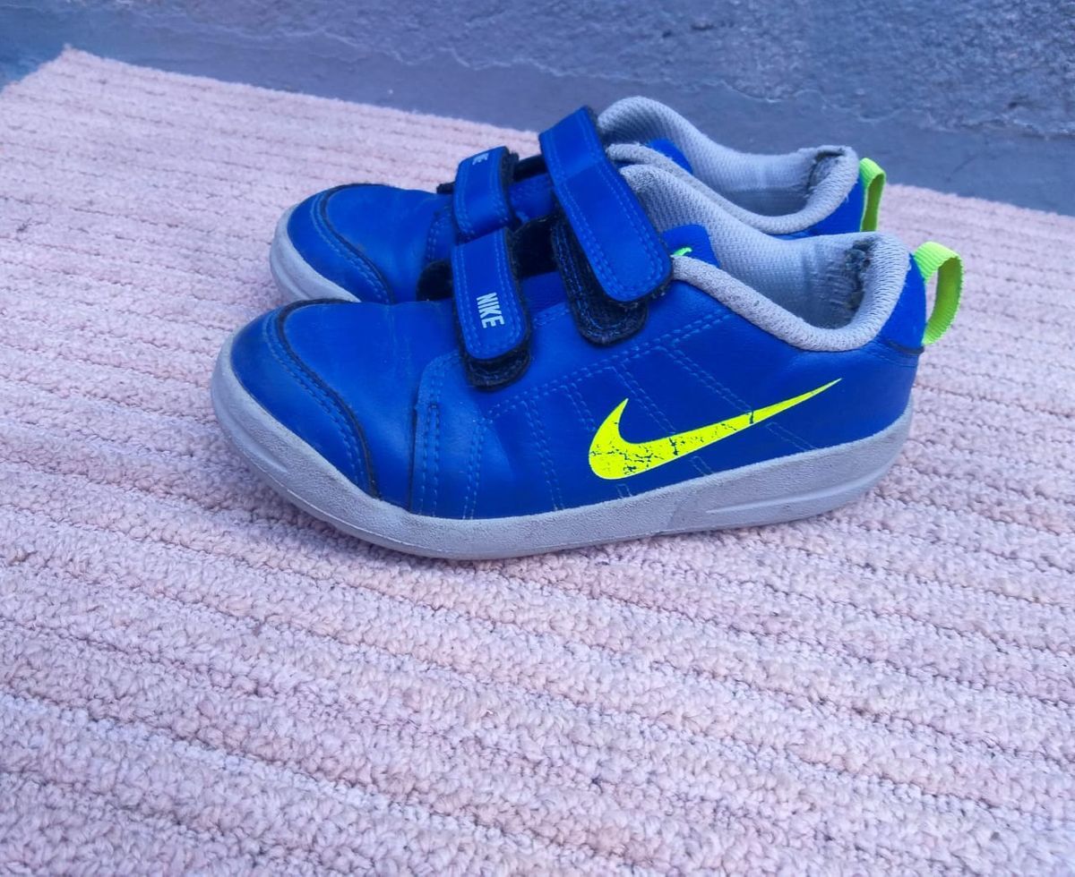 tenis nike com cadarço e velcro
