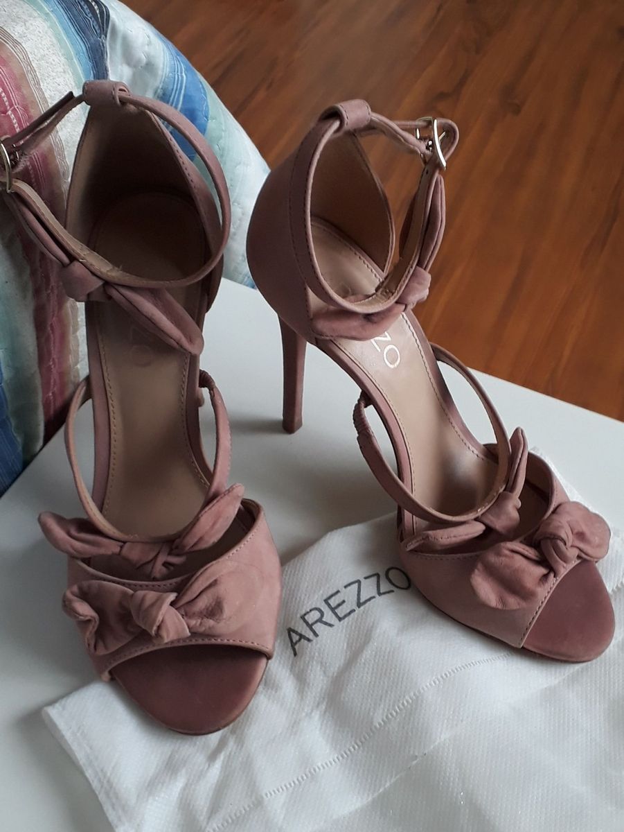 sandalia com laço no tornozelo arezzo