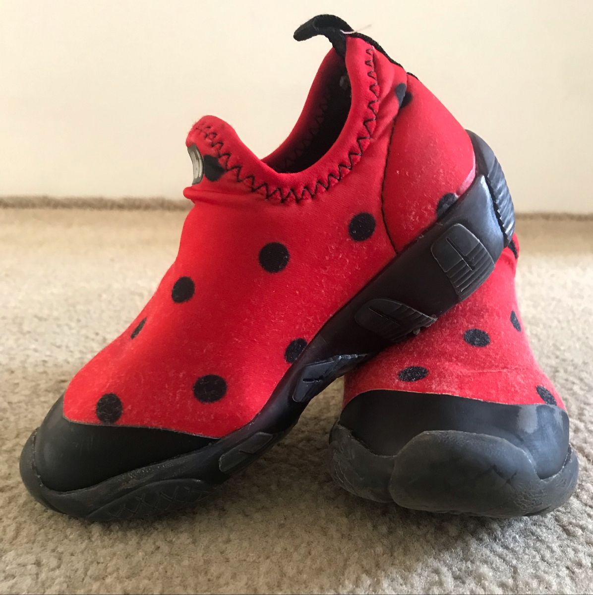 tenis ladybug com oculos