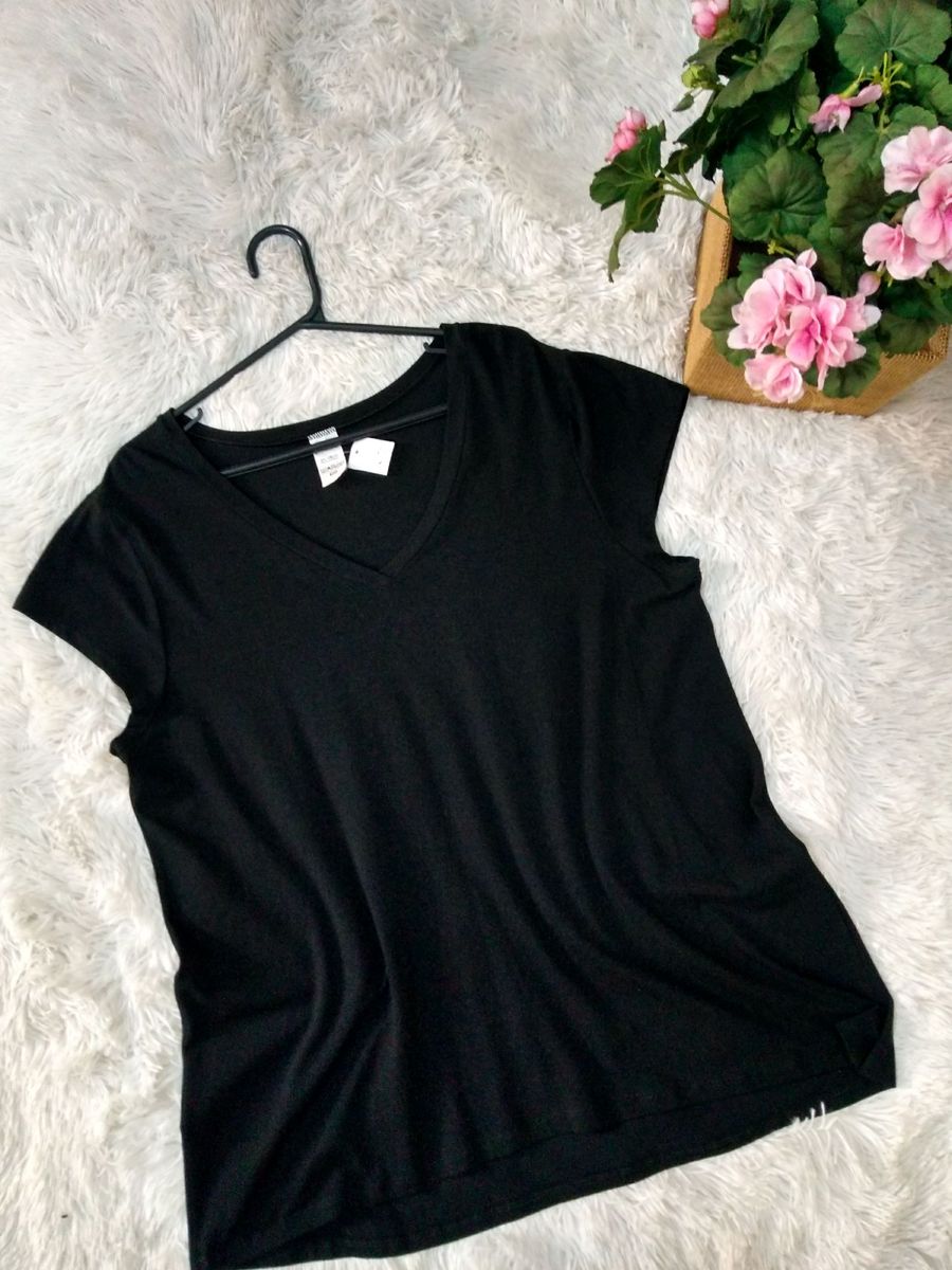camiseta basica plus size feminina
