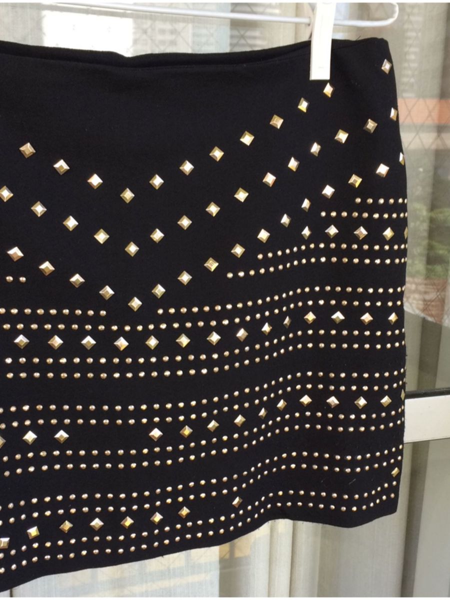 saia preta com tachas