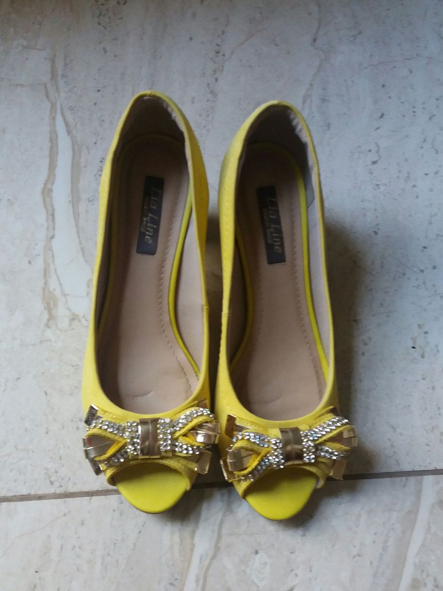 peep toe amarelo