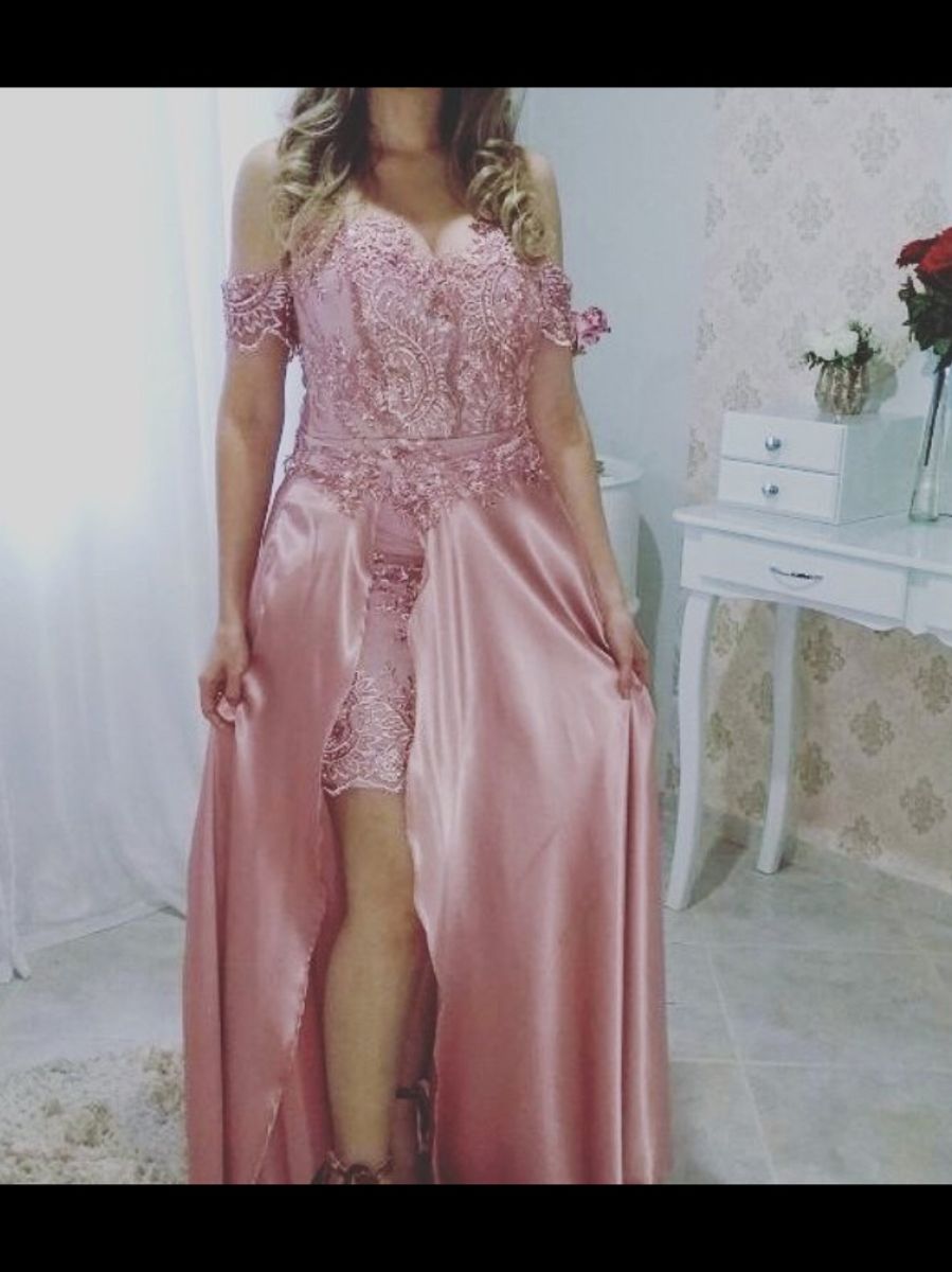 vestido com saia sobreposta