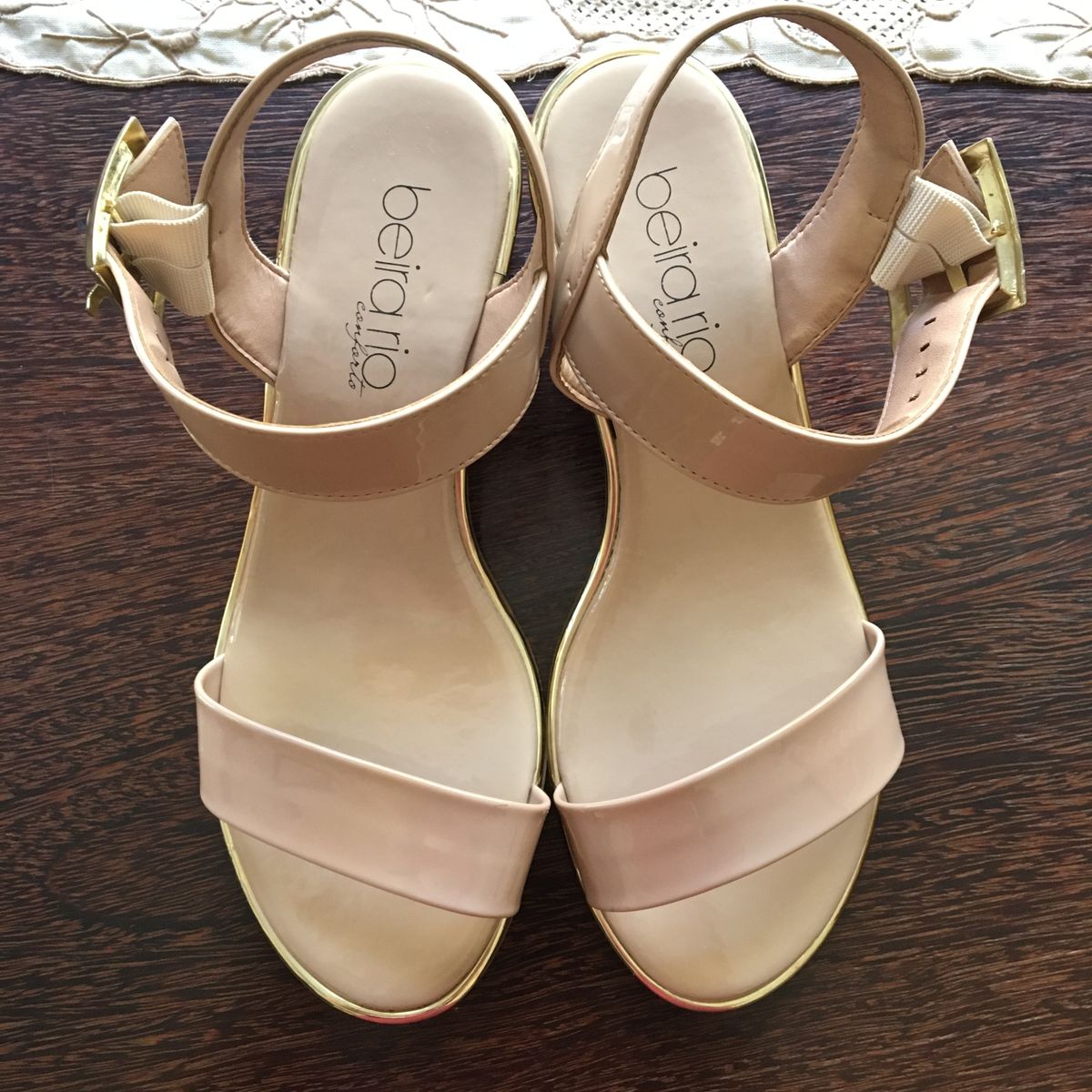 sandalia beira rio conforto bege