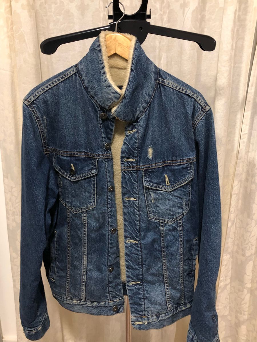 jaqueta jeans forrada com lã de carneiro