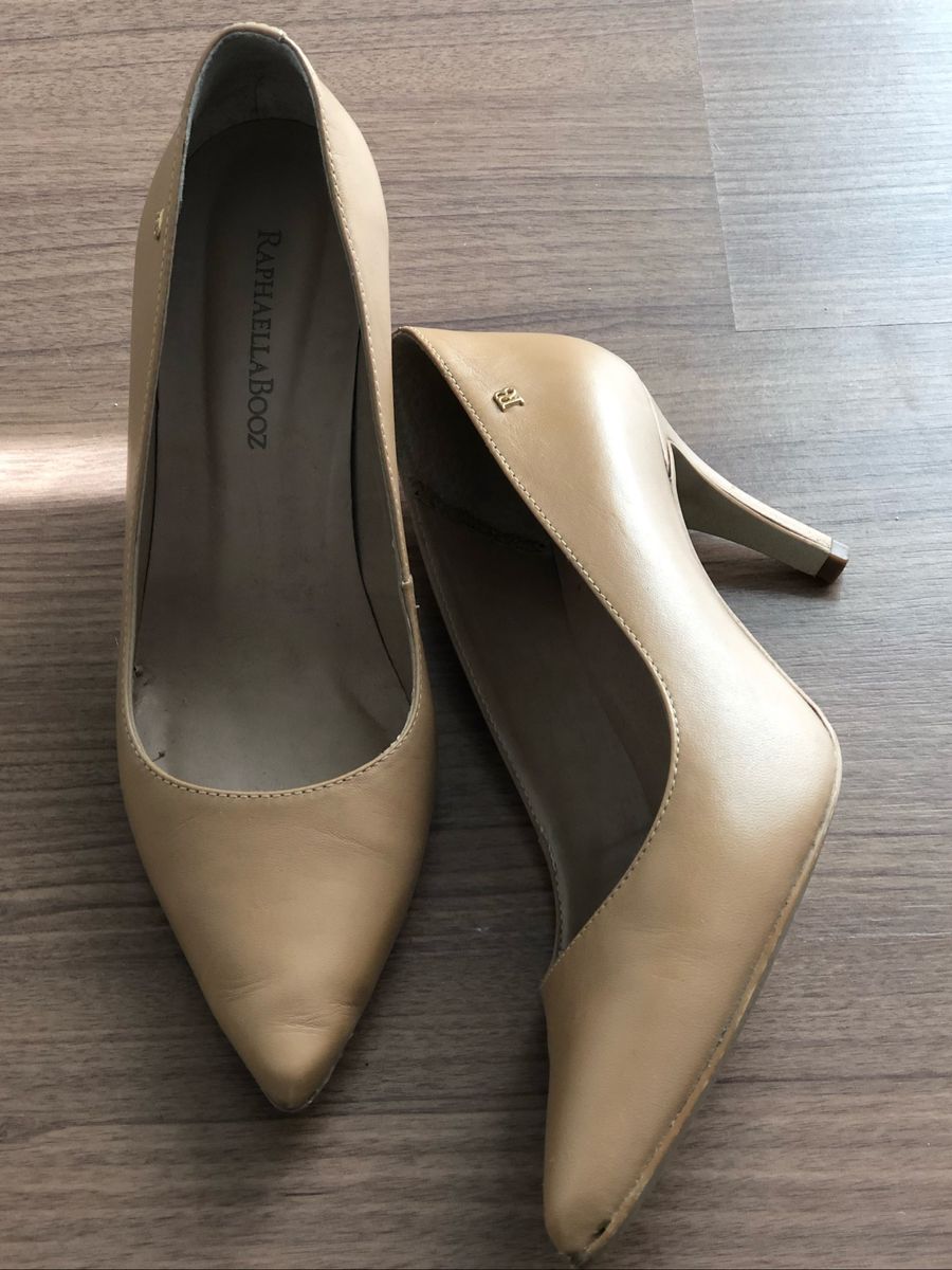 scarpin preto raphaella booz