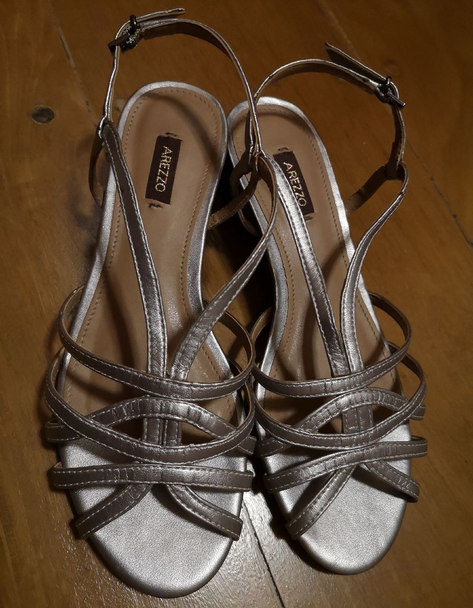 sandalia prata velho arezzo
