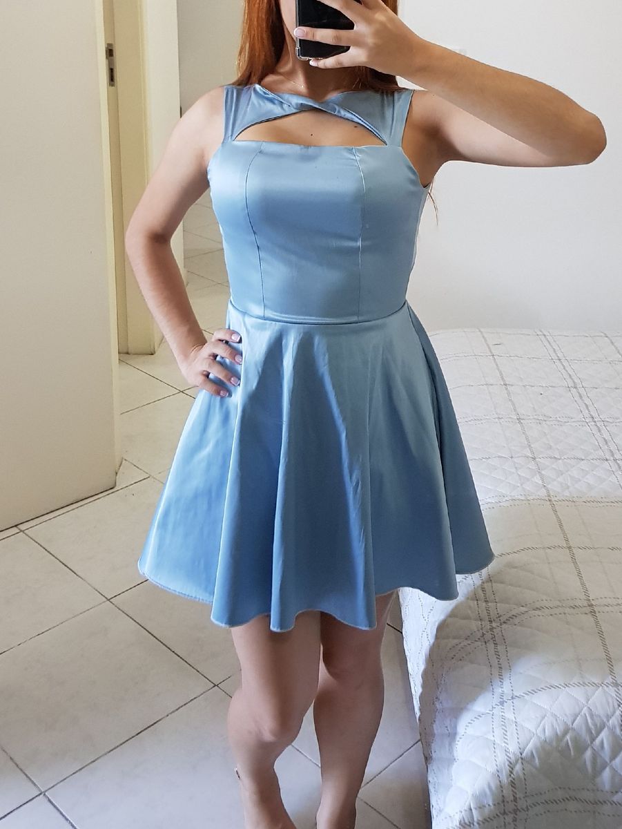 vestido azul claro rodado curto
