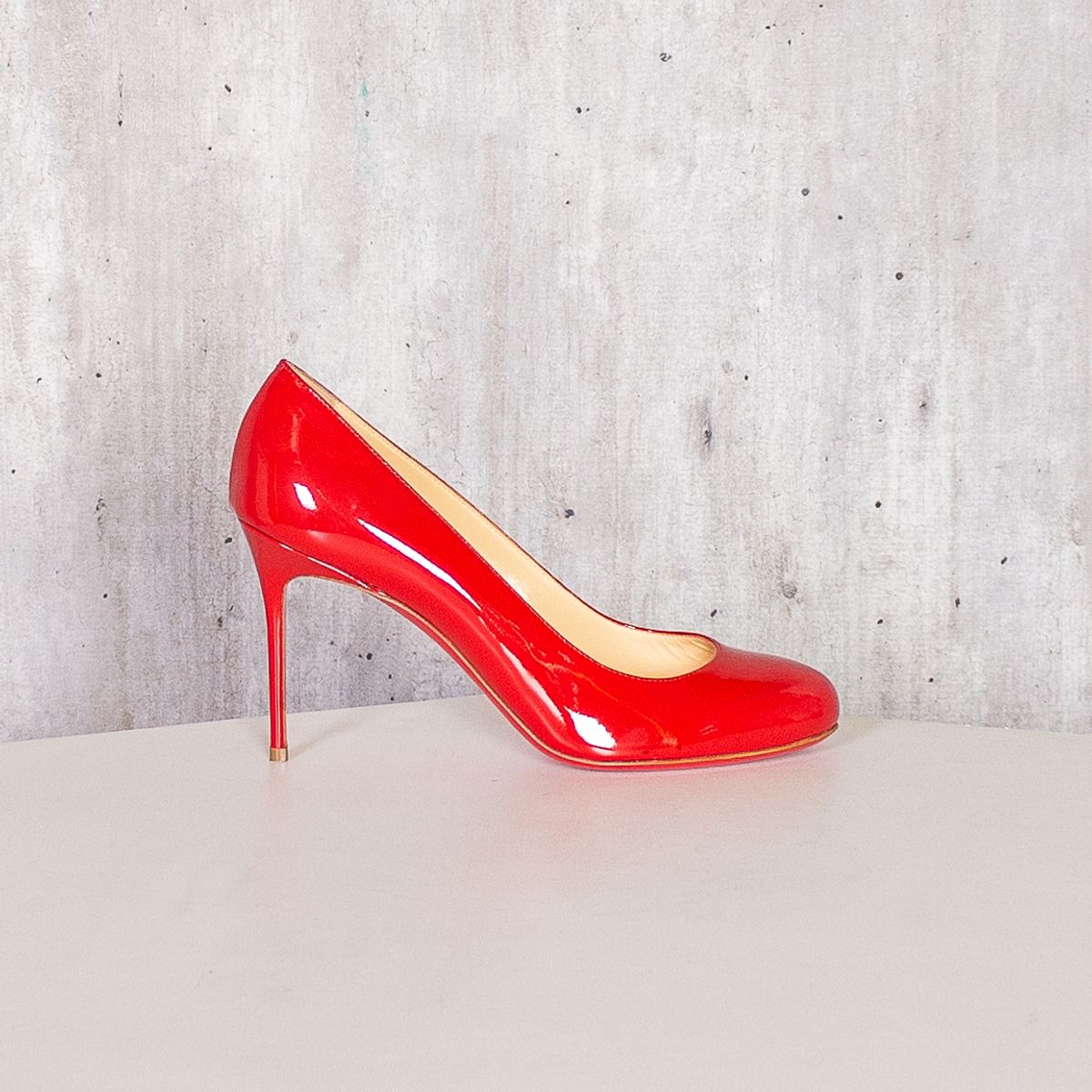 scarpin vermelho louboutin