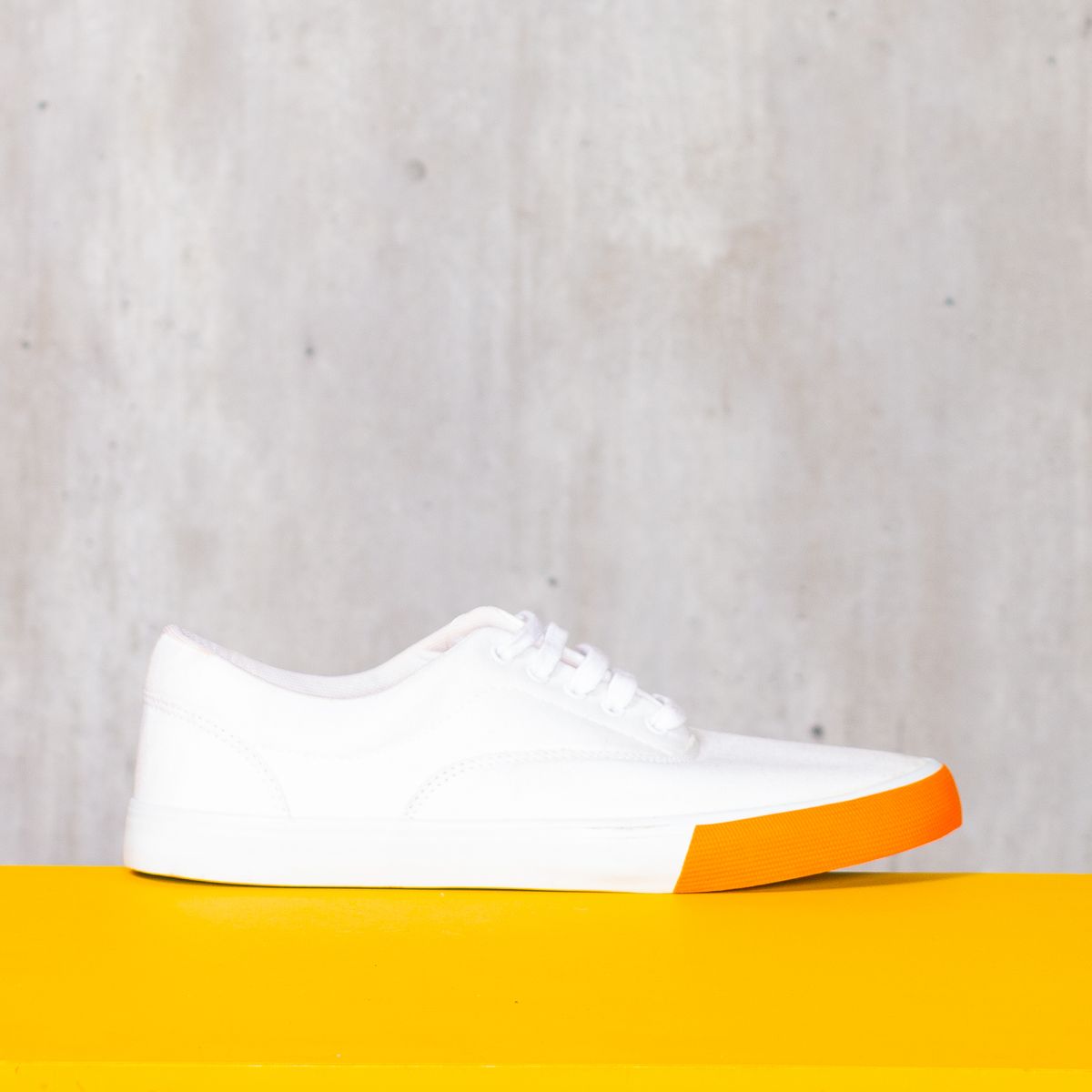 tenis branco masculino riachuelo