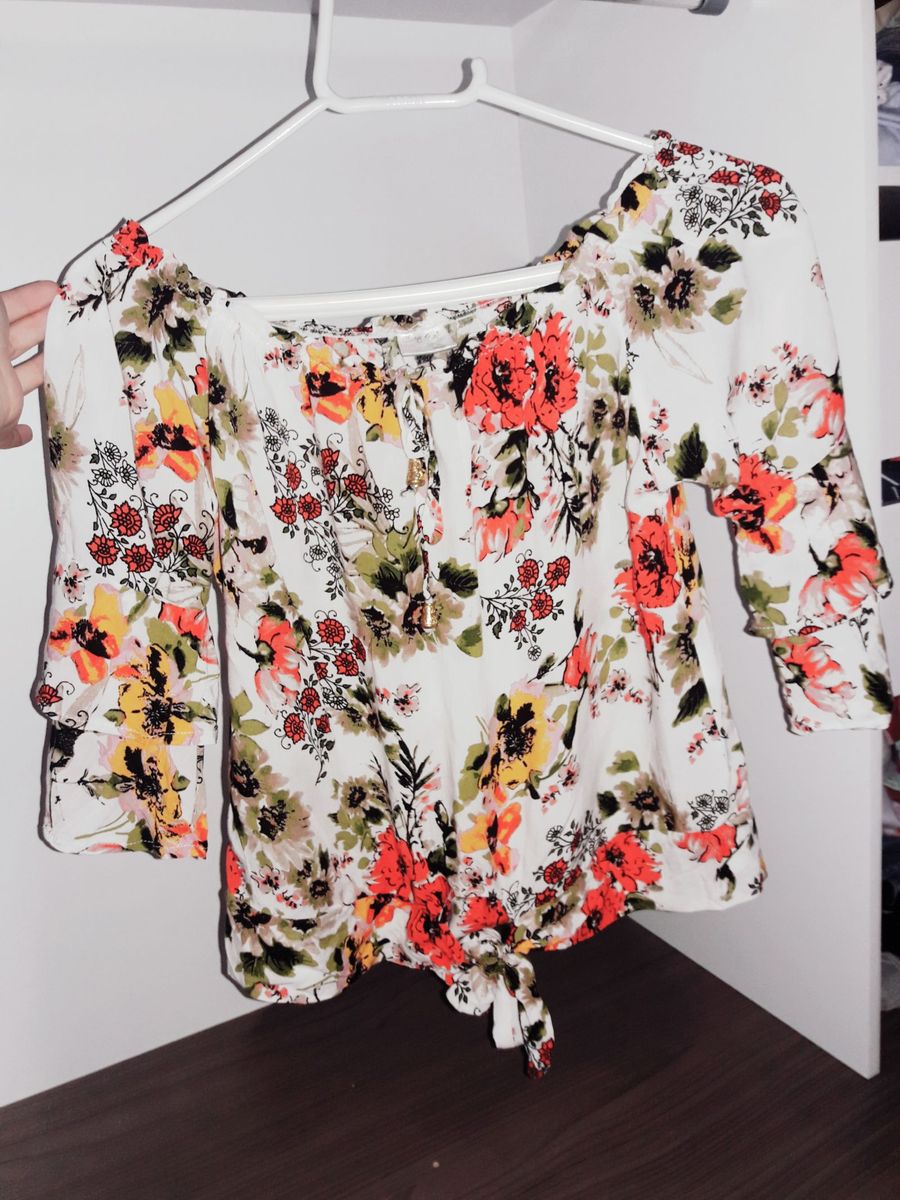 blusinhas com estampas florais