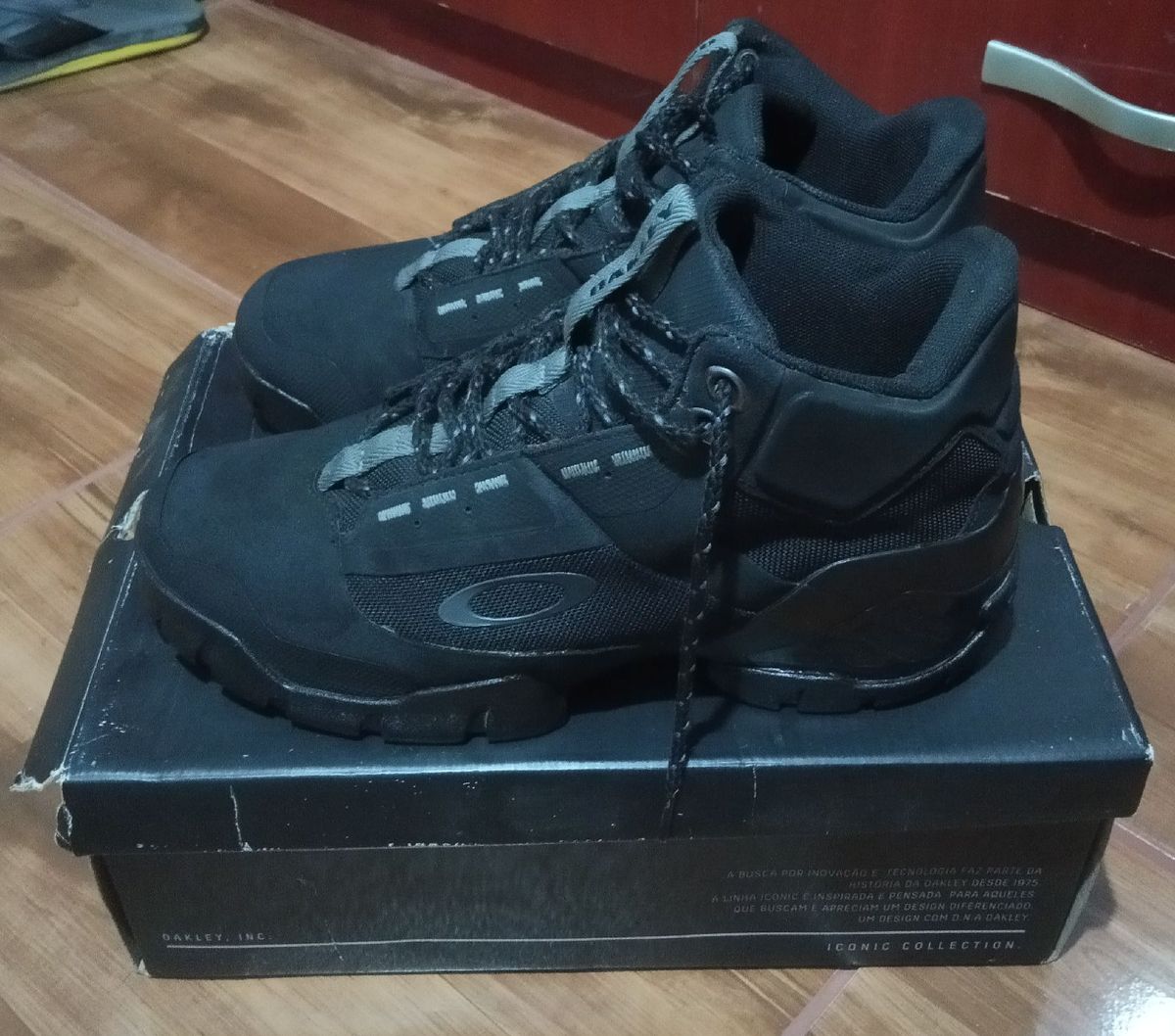 botinha da oakley summit