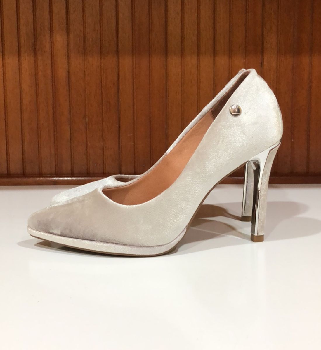 scarpin veludo vizzano