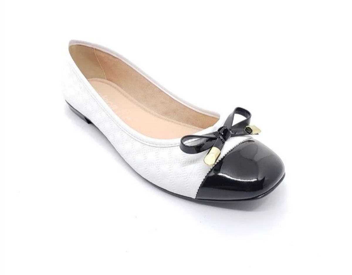 sapatilha da moleca branca