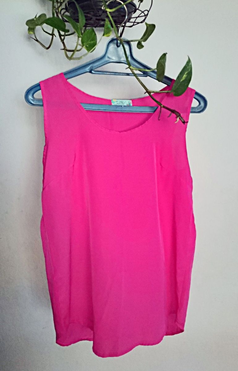 camiseta alongada plus size