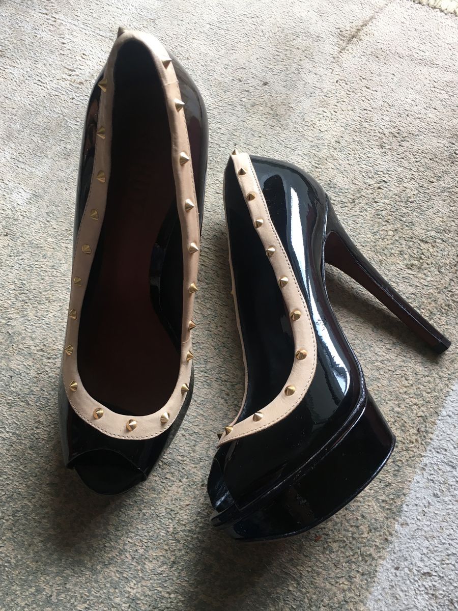 scarpin tachas schutz