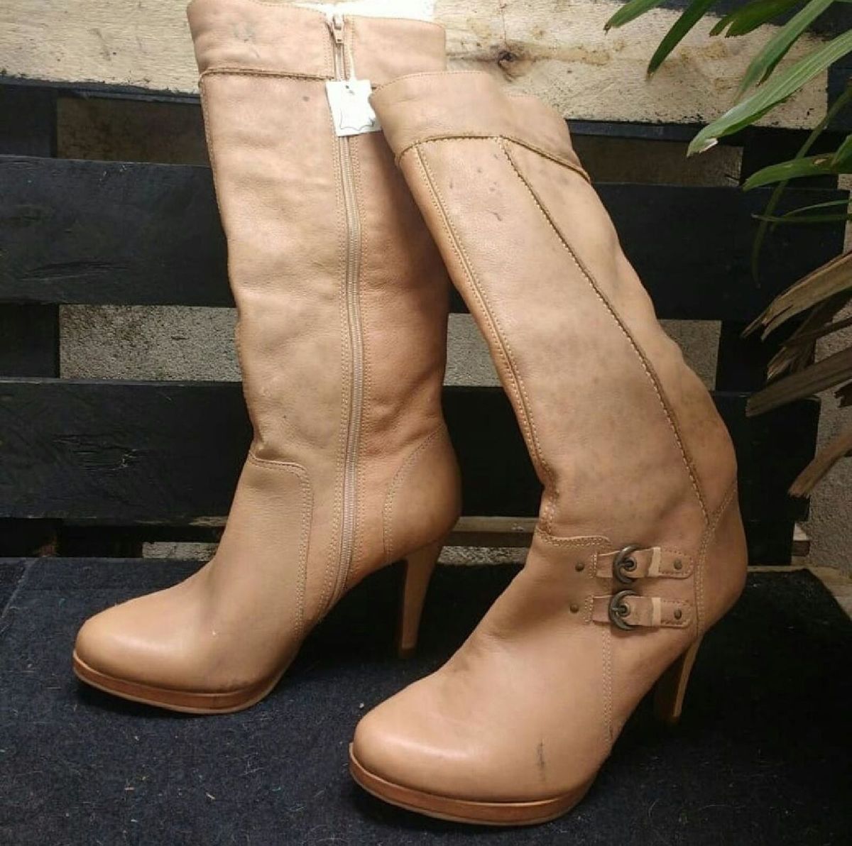 bota claire caramelo