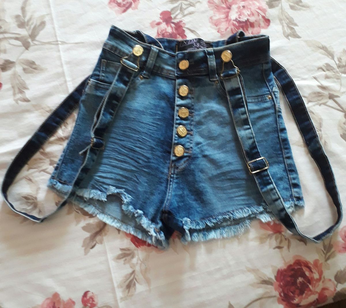 short jeans com alça