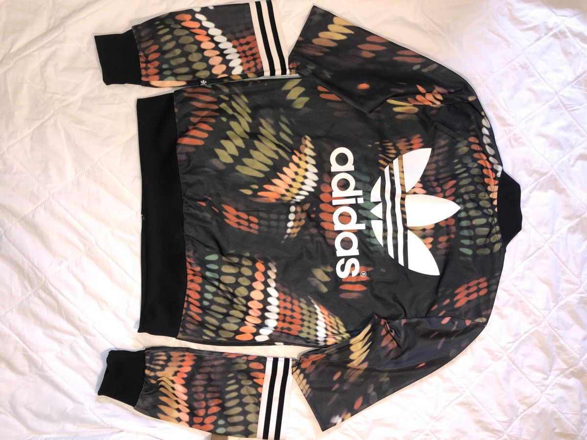 jaqueta adidas estampada