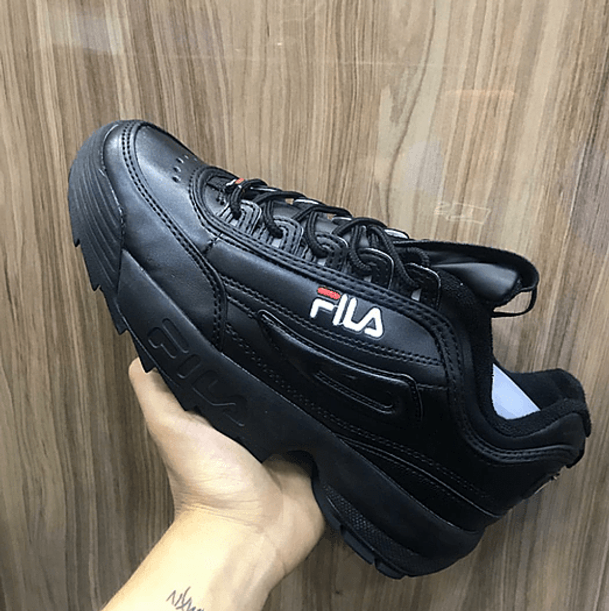 tenis fila unissex preto