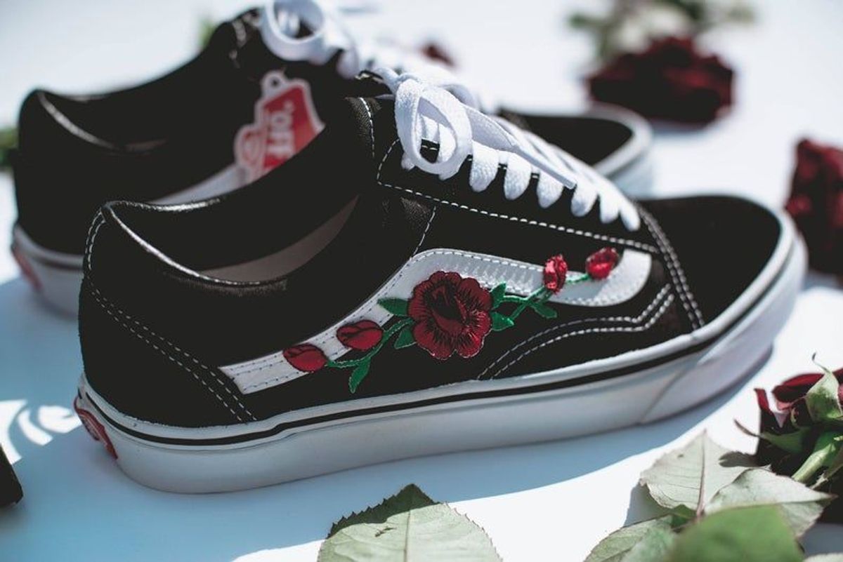 vans old skool com rosas bordadas