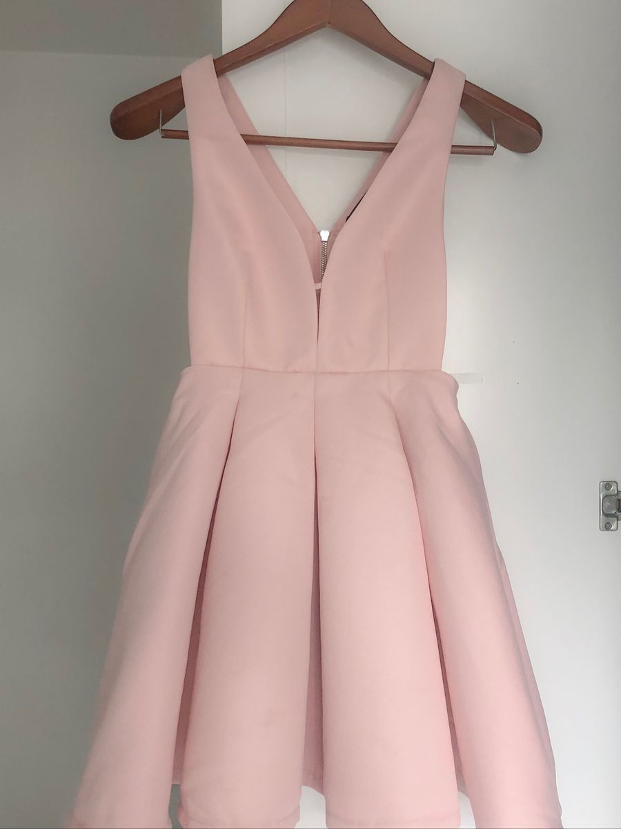 vestido rose curto rodado